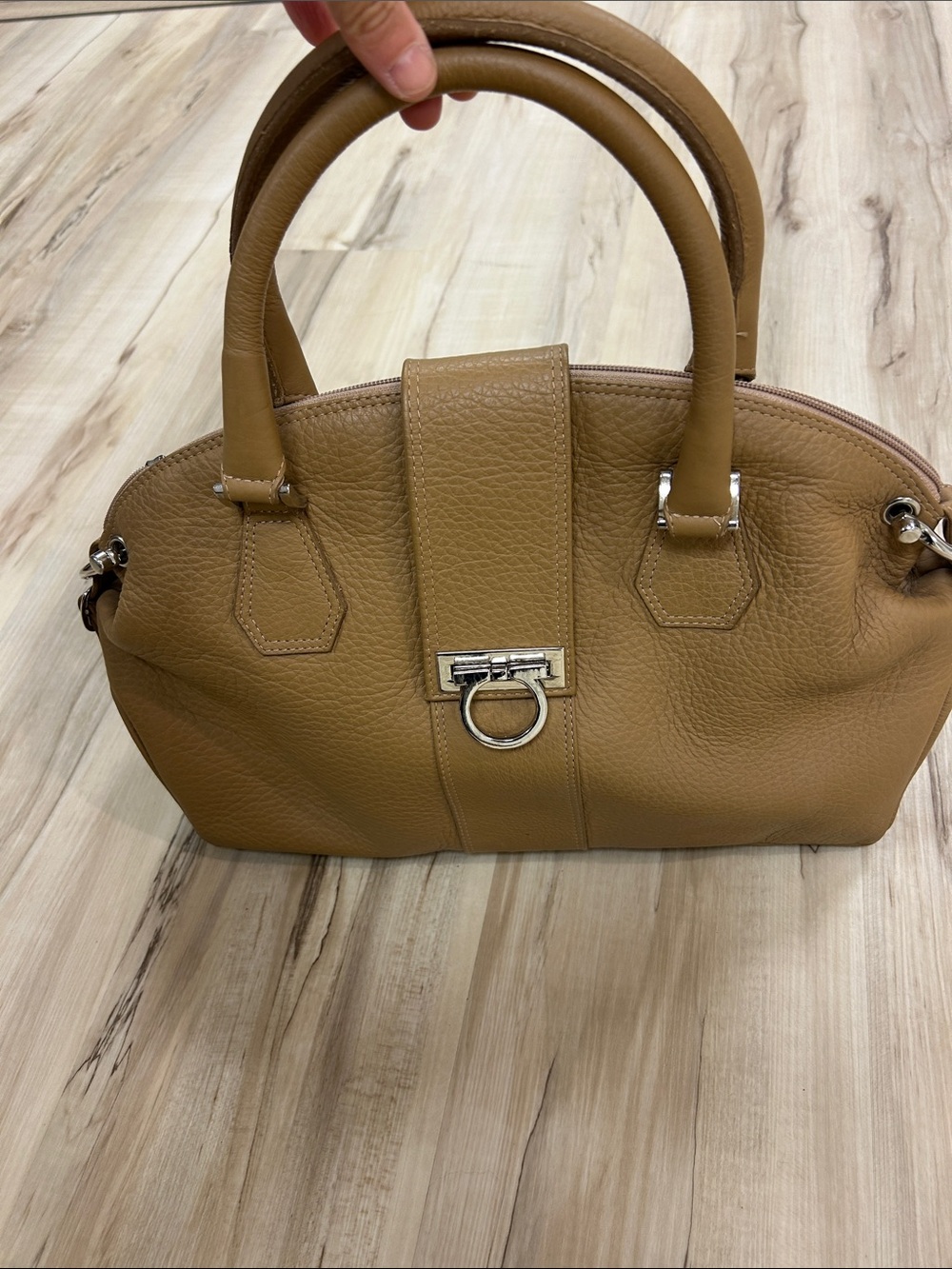 Mario Bruni Satchel in pebble leather Camel Brown with Ring-Detail Closure